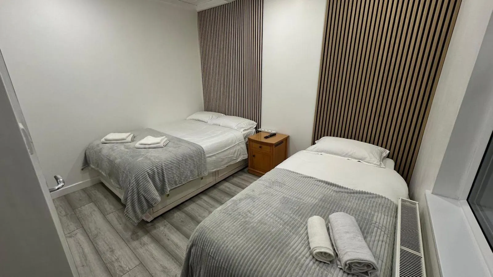 Fully Furbished Entire Flat 3 Apartment London